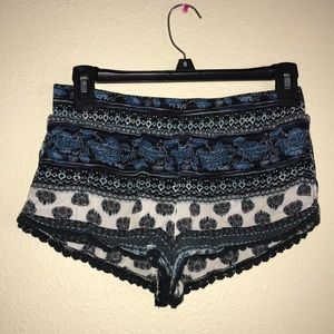 Tillys Flowy shorts💗